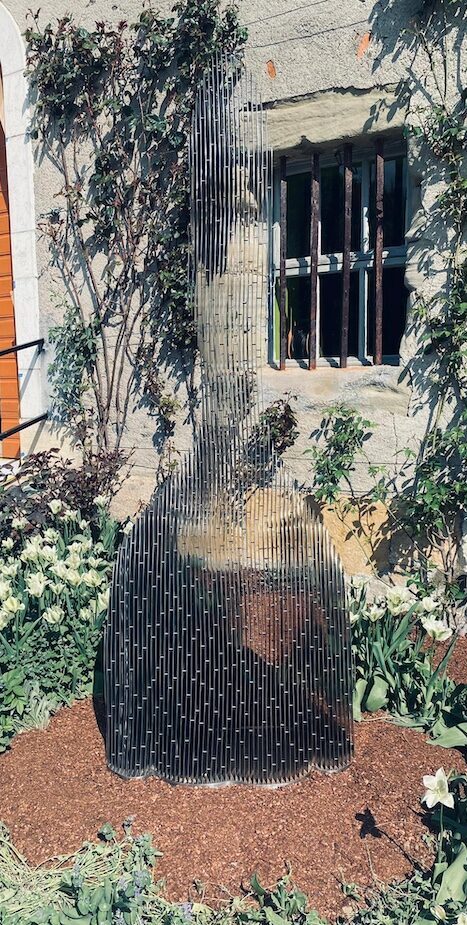 Sculpture de Julian Voss Andreae qui disparaît selon l'angle avec lequel nous regardons l'oeuvre. C'est une illusion d'optique.