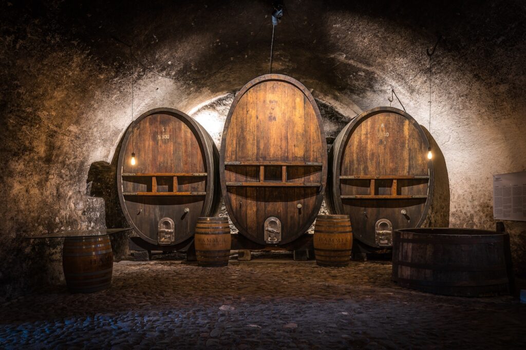 Les 3 barriques d'origine de la cave historique du Château de Vullierens.